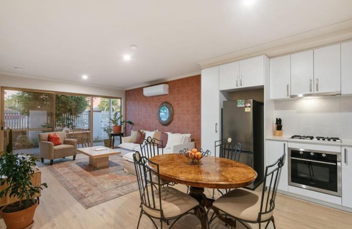 Bassendean Apartment | Mediterranean Retreat Pet-Friendly near Swan Valley