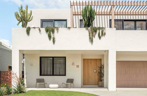 North Avoca House | Mediterranean Vibes. Pool. 50m to Beach. Sleeps 8