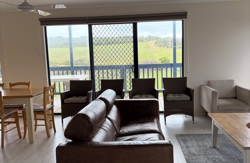 Warrenben House | Melaleuca - where you can enjoy sunsets every night 🌅from your armchair.