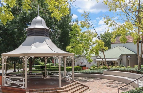Pokolbin Hotel | Mercure Hunter Valley Gardens