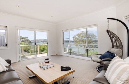 Point Clare House | Metawise Stylish 2-bedroom Home With Easy CBD Ac