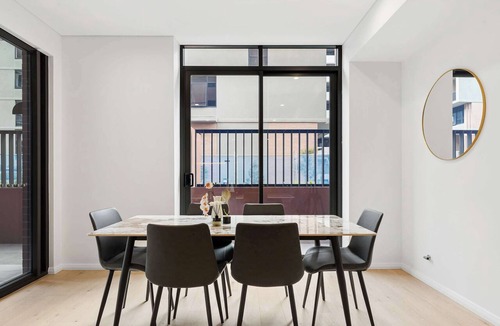 Rouse Hill Apartment | MetaWiseBnB Modern 2BR Near Shops & Metro