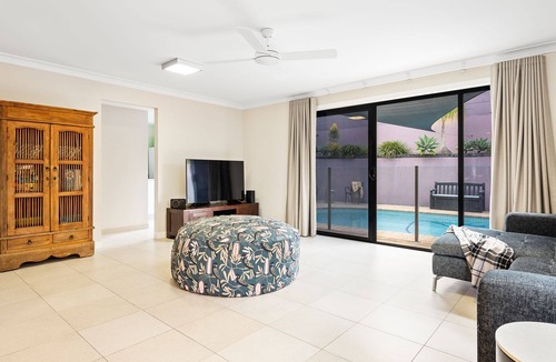 Miami House | Miami Beach House - Modern Beachfront Holiday Home with Pool and Lift