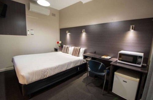 Orange Hotel | Midcity Motor Lodge