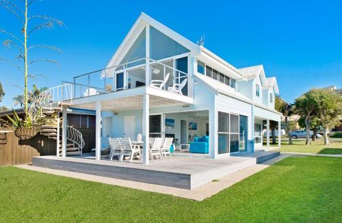 Lake Cathie House | Middle Rock Beach House - Beach Front, Lake Cathie