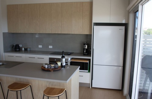 Middleton House | Middleton Surfers Beach - “Black Cockatoo”: Sea Views, 200m to Beach & Modern