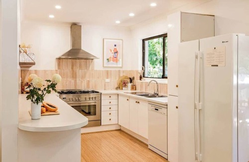 Eagle Bay House | Mika Cabin—Breezy Family Haven, Easy Walk to Beach