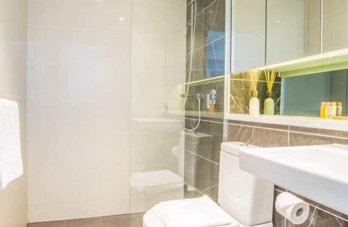 Wentworth Point Apartment | Minimalism modern 1bdr apt waterview P Coles
