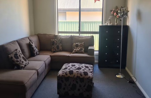 Llanarth House | Minutes to Mount Panorama Motor racing circuit