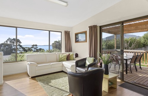 Blackmans Bay House | Mirramar House - Kingston