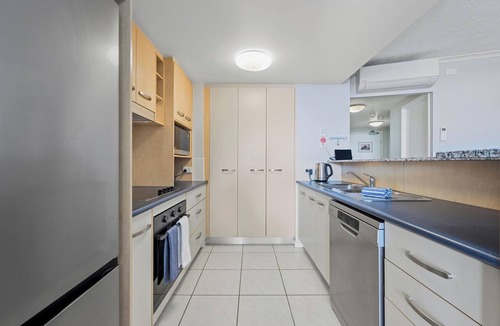 Battery Hill Apartment | Moana Condo | Close to Beach