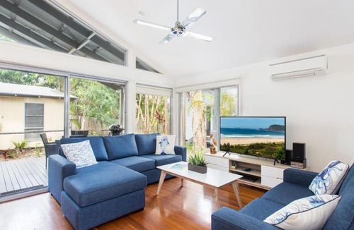 Boomerang Beach House | Mobys Resort 48