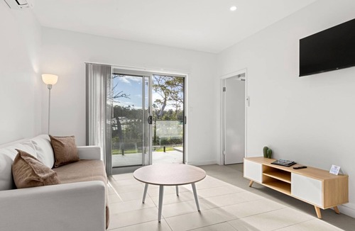 Callala Beach Apartment | Modern 1 Bed Apartment - 6 Min walk to beach