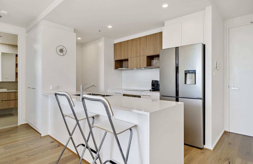 Phillip Apartment | Modern 1-Bed Apartment With Parking, Pool and Gym