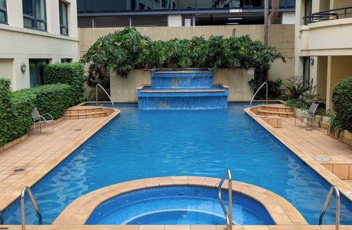 Parramatta Apartment | Modern 1BR Apartment Walk to Station & Westfield Pool Wi-Fi Parramatta CBD