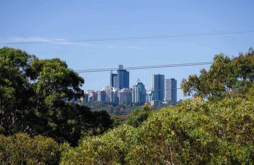 North Ryde Apartment | Modern 1BR Apt 1KM to Macquarie Park Station