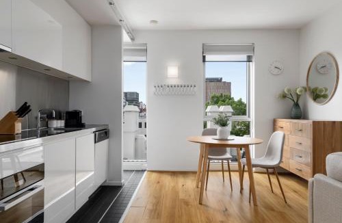 East Melbourne Apartment | Modern 1BR Apt with Generous Balcony, Parking & Pool