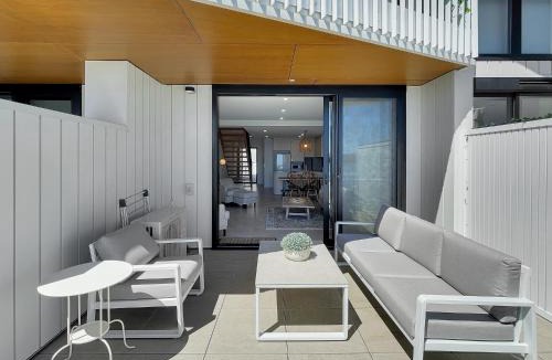Batemans Bay Apartment | Modern 2-Bedroom Apartment with Pool Access