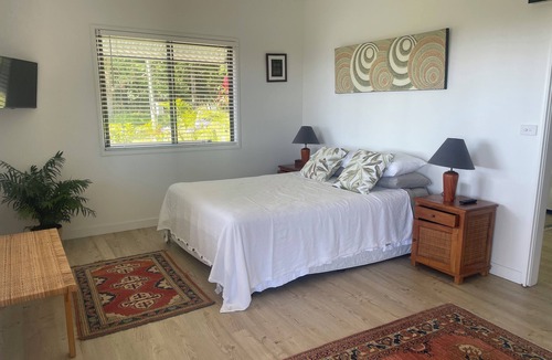 Newrybar Cottage | Modern 2 bedroom cottage , ocean views.