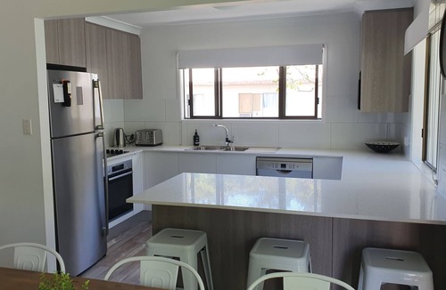 Rainbow Beach House | Modern 2 storey family beach house, great location