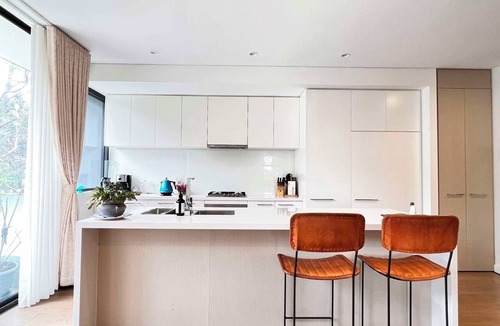 St Ives Apartment | Modern 2BR Apt in St Ives | Huge Balcony & Pet Friendly | Walk to Shopping Mall