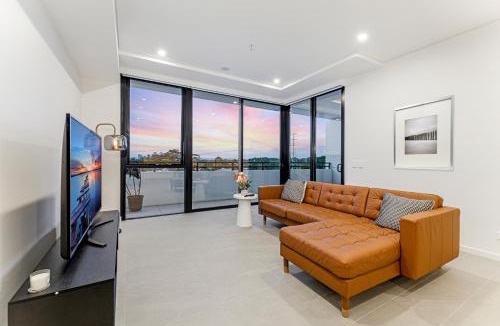Melrose Park Apartment | Modern 2BR Free parking near Olympic park