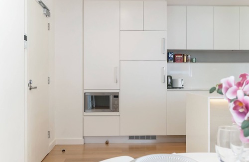 Macquarie Park Apartment | Modern 2BR | Walk to Metro & MQ Centre | Parking