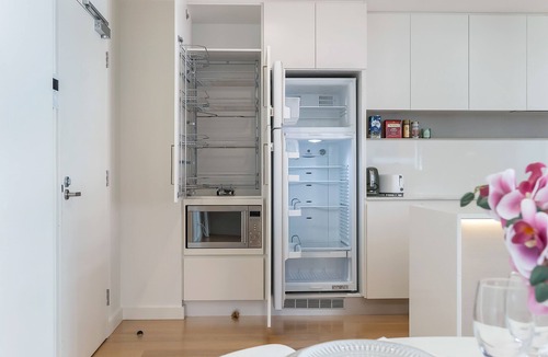 Macquarie Park Apartment | Modern 2BR | Walk to Metro & MQ Centre | Parking