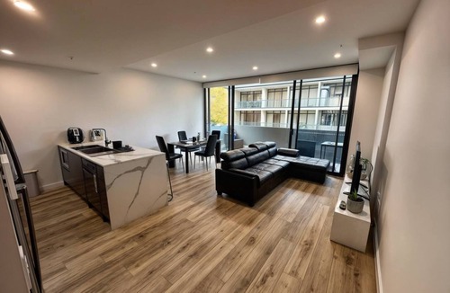Rockdale Apartment | Modern 2BR2 Apartment Near Train City & Airport