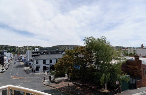 Launceston CBD House | Modern 3-Bed House in Launceston CBD w/Parking