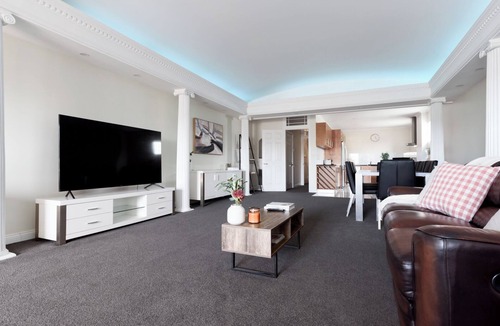 Launceston CBD House | Modern 3-Bed House in Launceston CBD w/Parking