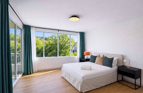 Brunswick Apartment | Modern 3 Bedroom Townhouse in Brunswick