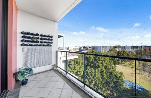 Ultimo Apartment | Modern 3BR Apt w Parking near ICC & Darling Harbour