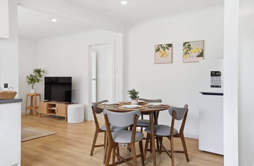 Warrane House | Modern 3BR Family Home Near Hobart CBD with Free Parking