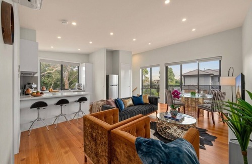 Maidstone House | Modern 3BR Home Near Medway Golf Club, Highpoint & Melbourne CBD