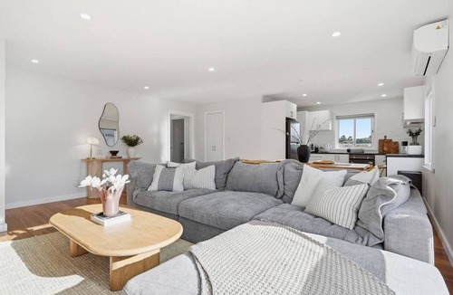Warrane House | Modern 3BR Home Near Bellerive