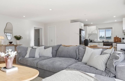 Warrane House | Modern 3BR Home Near Bellerive