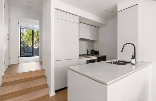 Alexandria House | Modern 3BR Terrace | Parking & Two Balconies