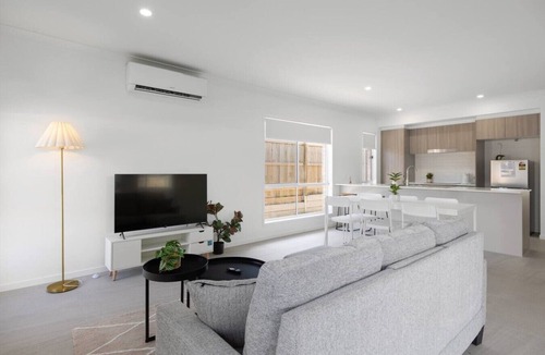 Greenbank House | Modern 4BR Retreat | Quiet GreenBank |Big Backyard