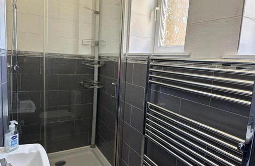 Middle Park Apartment | Modern accommodation in Middle Park with double parking