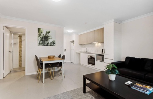 Rockingham Apartment | Modern Apart Near Shops | Central Rockingham - Yaran Suites 2 Bedroom 1 Bathroom Parkview Apartment - Ground Floor