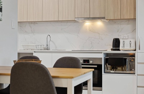 Rockingham Apartment | Modern Apart Near Shops | Central Rockingham - Yaran Suites 2 Bedroom 1 Bathroom Parkview Apartment - Ground Floor