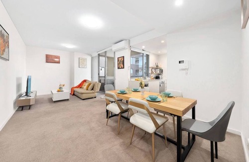 Wentworth Point Apartment | Modern Apartment with Balcony & Garden Outlook