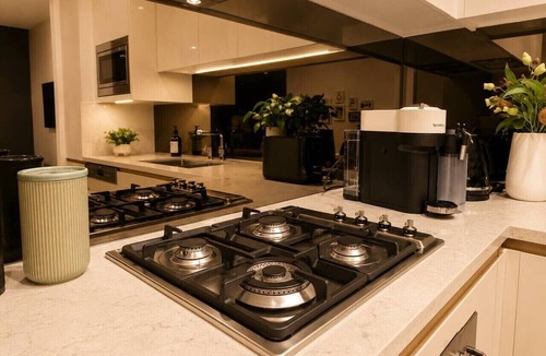 Lidcombe Apartment | Modern Apartment Near Stadium & Shops