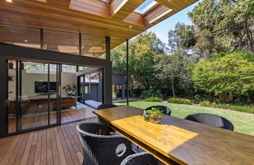 Pearl Beach House | Modern Architectural House Nestled in Exclusive Pearl Beach