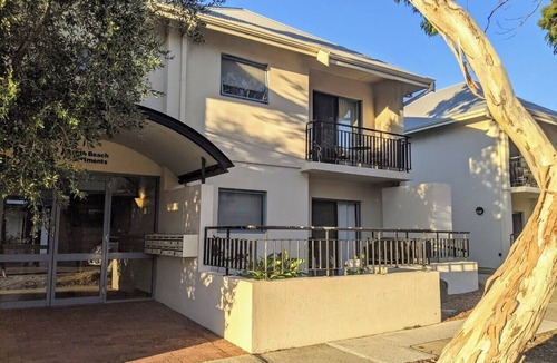 South Fremantle Apartment | Modern beach apartment in heart of south fremantle