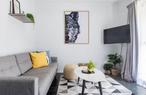 Cannonvale Apartment | Modern Beach Front Apartment