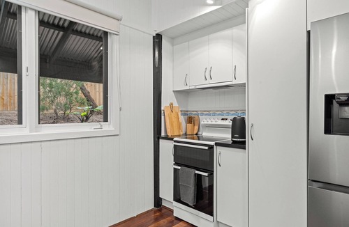 Rhyll House | Modern Beach holiday House in Rhyll close to Beach, Restaurants, boating