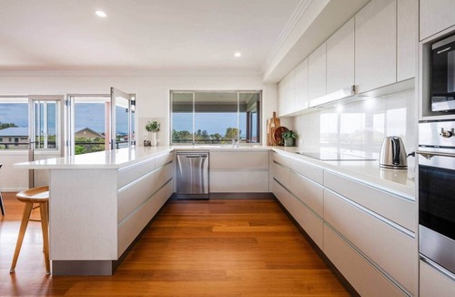 Minnie Water House | Modern beach house w/panoramic ocean views. Family-friendly.