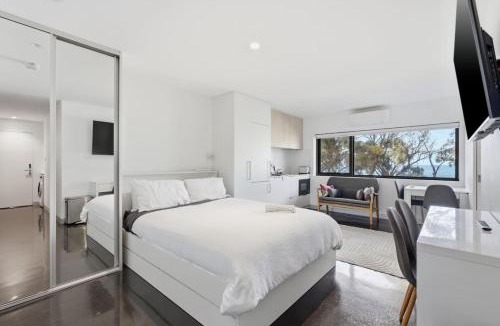 Blackmans Bay Apartment | Modern Beachside Studio